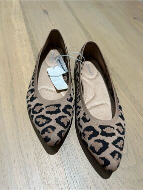 Old Navy Women's Leopard Knit Pointed Ballet Flats - Tan & Black